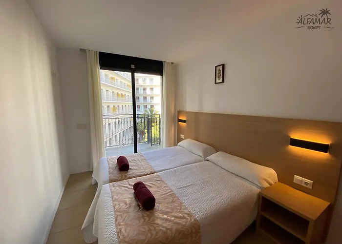 Cozy With Parking & Swimming Pool Apartamento Lloret de Mar