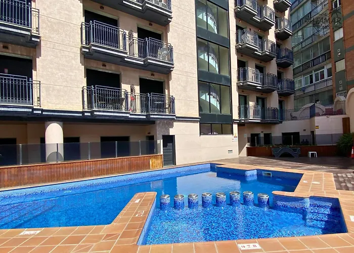 Cozy With Parking & Swimming Pool *